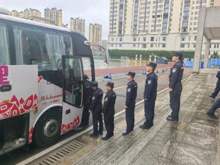 60余人参与 成功献血10000余毫升 瓮安公安积极助力“爱心传递，生命接力”无偿献血活动