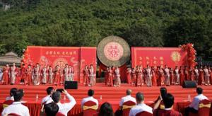 “会聚良缘 爱无国界”中越德天·板约瀑布集体婚礼活动在崇左举办