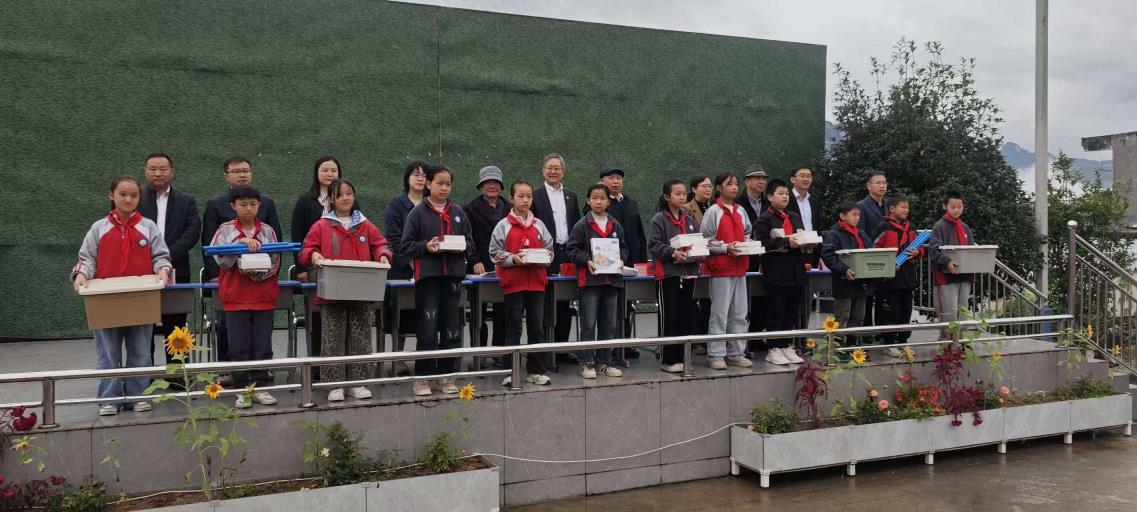 点燃科学梦想 赋能区域发展 ——六盘水市“科普进校园”活动在米箩镇开展