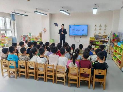 与法相伴 呵护成长——包铁法院开展幼儿园普法教育活动