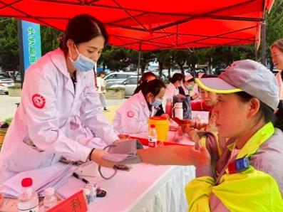 六盘水市开展2025年生殖健康咨询服务月暨无偿献血活动