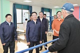 市、区领导开展“敬老节”走访慰问活动