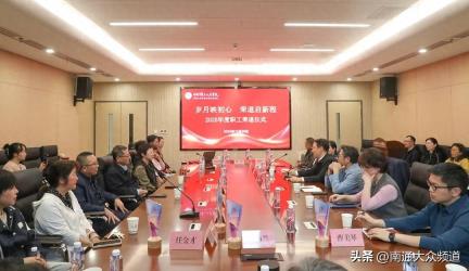 南通市第三人民医院这场职工荣退仪式及重阳敬老活动太暖心