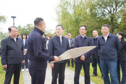 栖霞区举行重大项目观摩活动