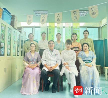 镇江市中医院康复科举办 “杏林雅集” 活动，古装 + 特色技术让中医文化 “活” 起来