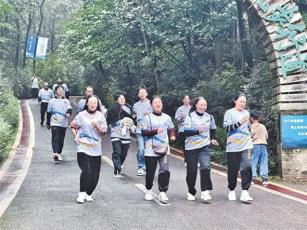 “七彩云南·活力山水”健步走曲靖站活动在罗平县举行